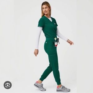 FIGS HUNTER GREEN SCRUB SET